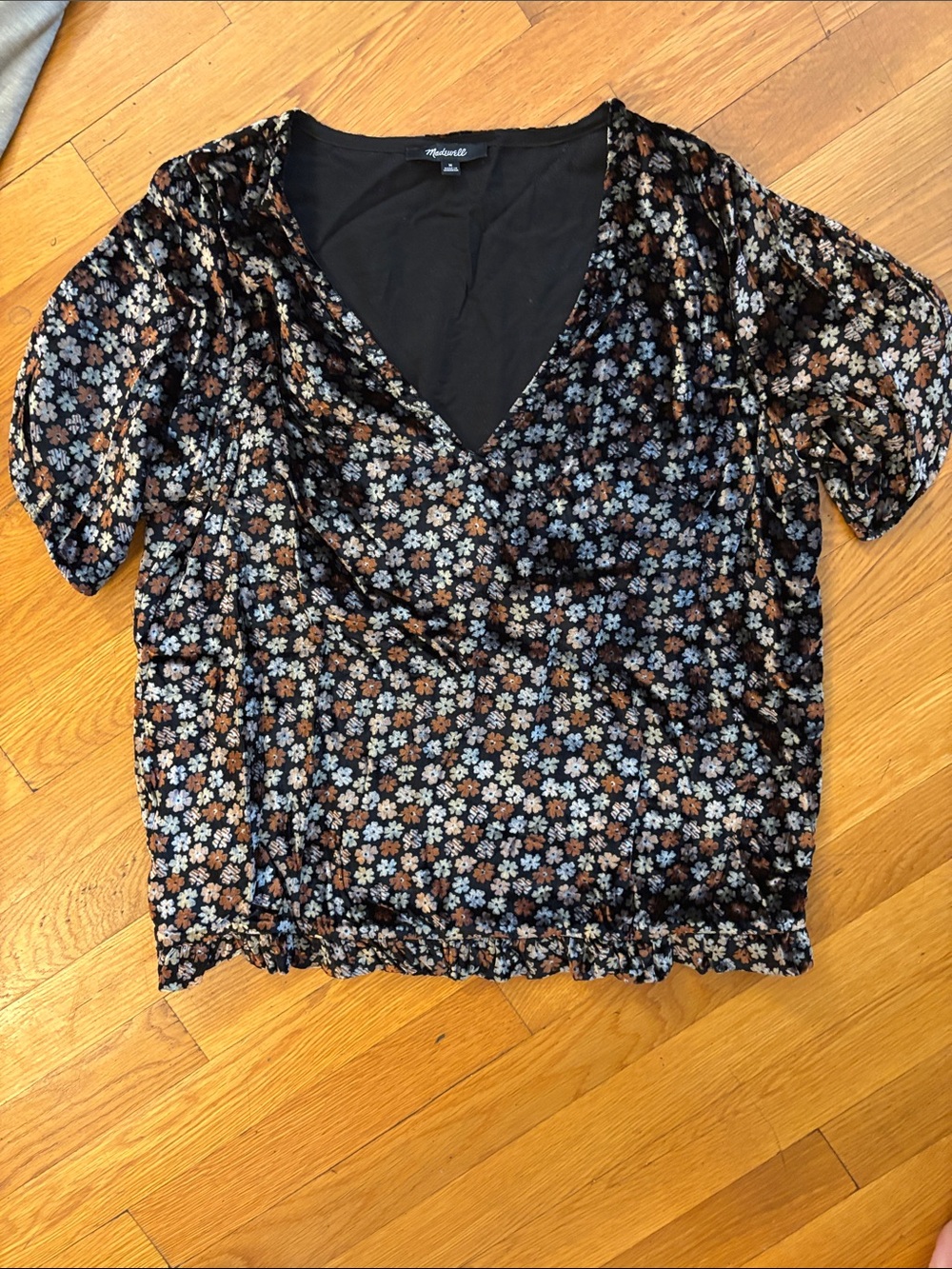 Black Floral V-Neck Short Sleeve Top